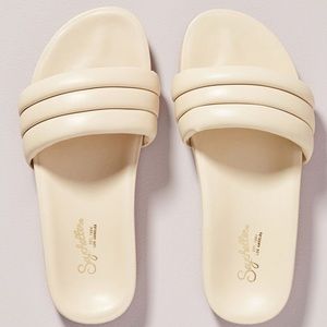 Seychelles low key slide